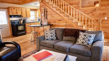 Smart-TV, Kamin, DVD-Player, Bücher