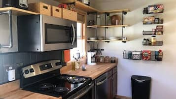 KĂŒhlschrank, Mikrowelle, Ofen, Herdplatte