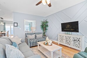 Een smart-tv, een dvd-speler en een muziekbibliotheek