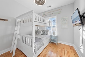 4 bedrooms, iron/ironing board, free WiFi - DownByTheBay_107- Spacious Beach Home 4BR/3.5BA @Broad Marsh/Pool/Steps to Beach (Ocean City)