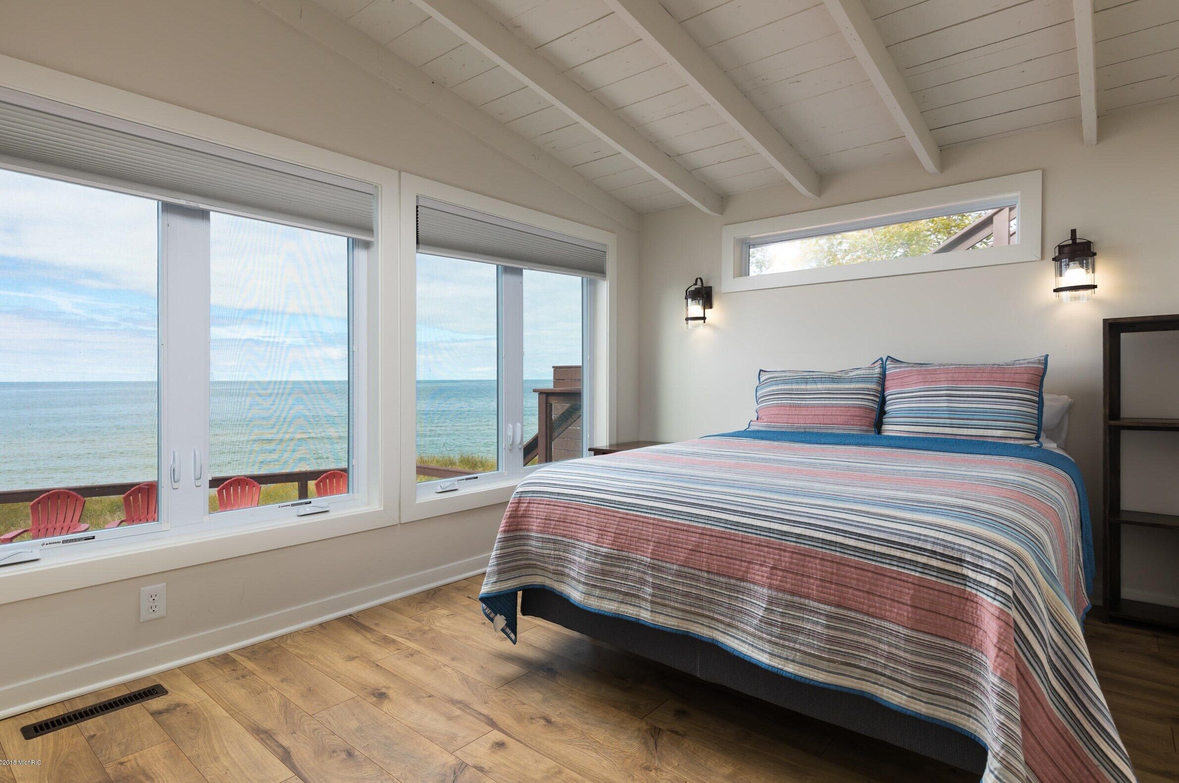 5 bedrooms, iron/ironing board, WiFi (free), bed sheets