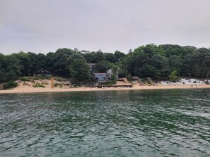 Beach nearby, sun-loungers, beach towels