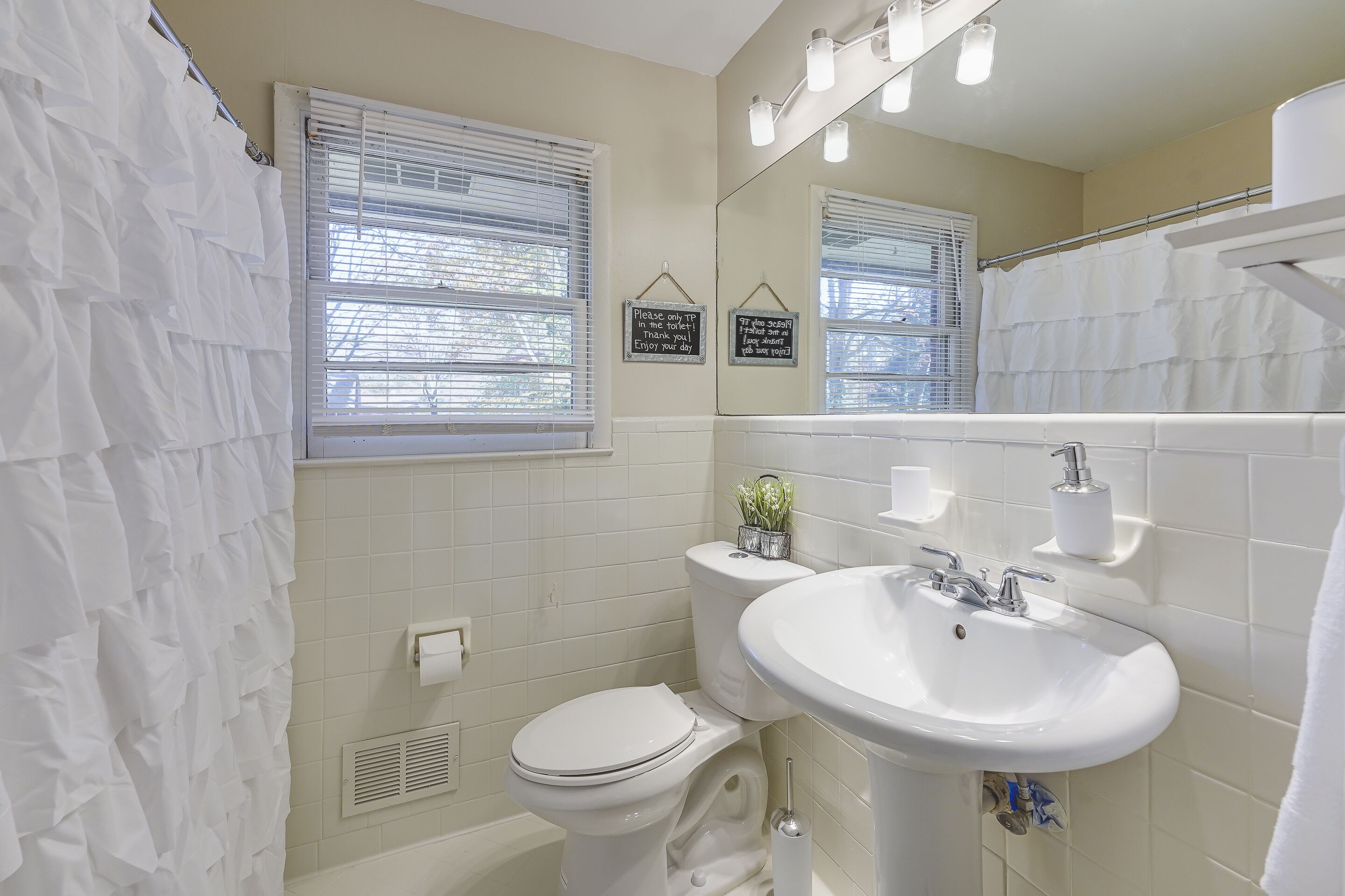Combined shower/bathtub, hair dryer, towels, soap