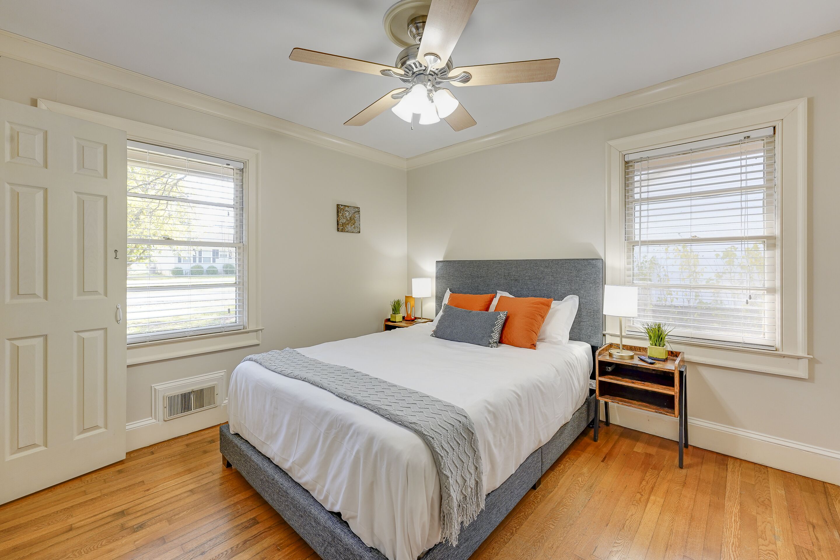 3 chambres, bureau, fer et planche à repasser, accès au Wi-Fi (inclus)