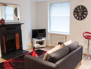 Apartment, 1 Bedroom | Living room