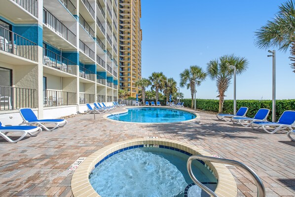A heated pool - 4th-floor studio with ocean view, AC, pool, hot tub, & breakfast (Myrtle Beach)