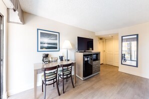 Interior - 4th-floor studio with ocean view, AC, pool, hot tub, & breakfast (Myrtle Beach)