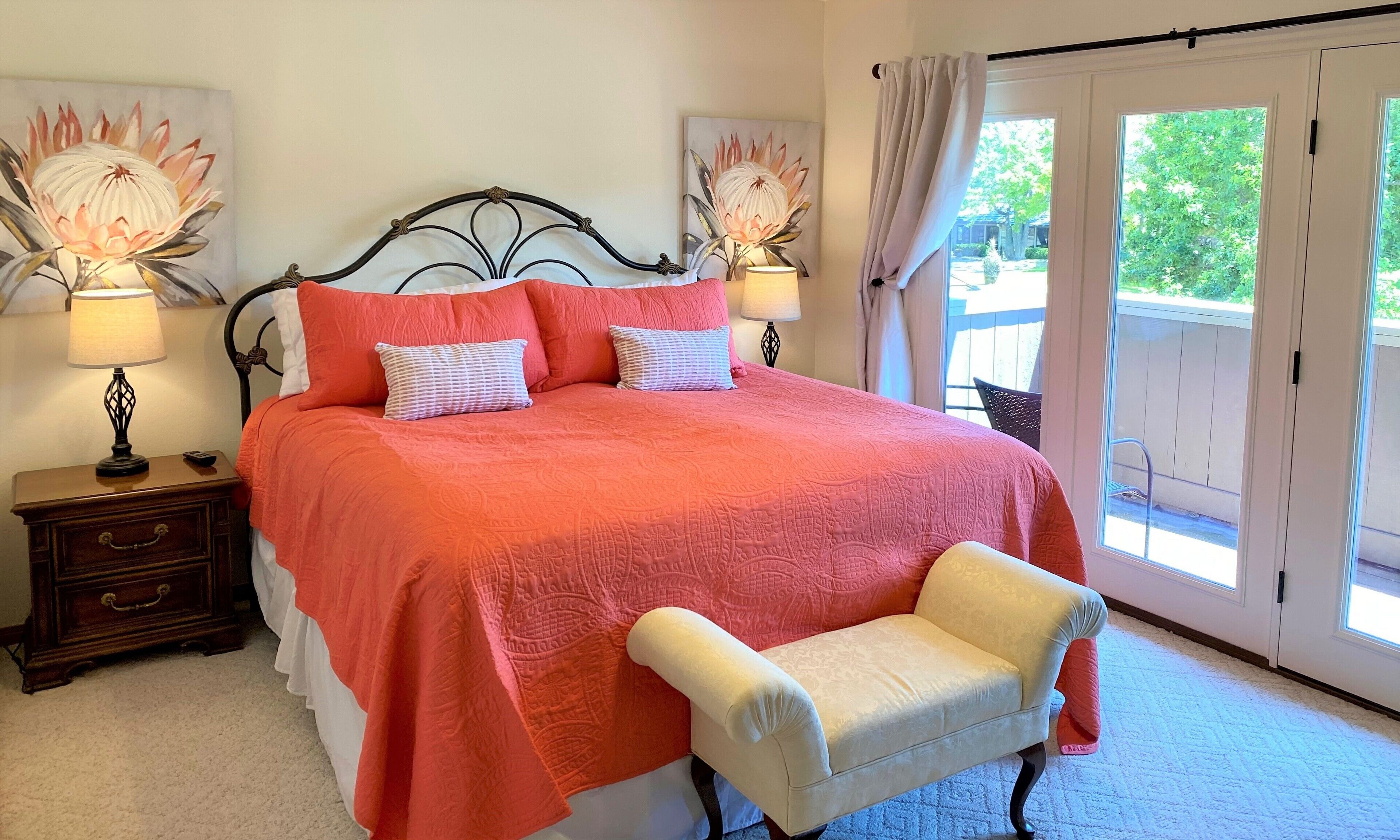 5 slaapkamers, een strijkplank/strijkijzer, reisbedje, gratis wifi