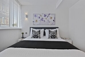 Apartment, 2 Bedrooms | In-room safe, individually furnished, iron/ironing board, free WiFi