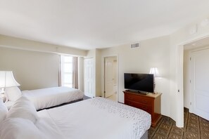 2 bedrooms, iron/ironing board, Internet, bed sheets