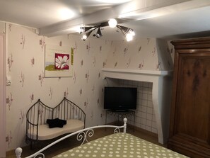 1 bedroom, iron/ironing board, WiFi, bed sheets - Gîte du port (Lacroix-sur-Meuse)