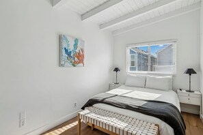 3 makuuhuonetta, silitysrauta/-lauta, ilmainen Wi-Fi, vuodevaatteet