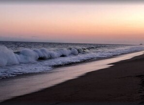 Beach nearby, sun-loungers, beach towels
