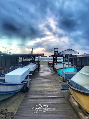Beach nearby, sun-loungers, beach towels - 28th Street beach house w/ OCEAN VIEW, steps to sand and pier, AIR CONDITIONING! (Newport Beach)