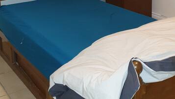 4 slaapkamers, een strijkplank/strijkijzer, wifi