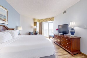 3 bedrooms, iron/ironing board, internet, bed sheets
