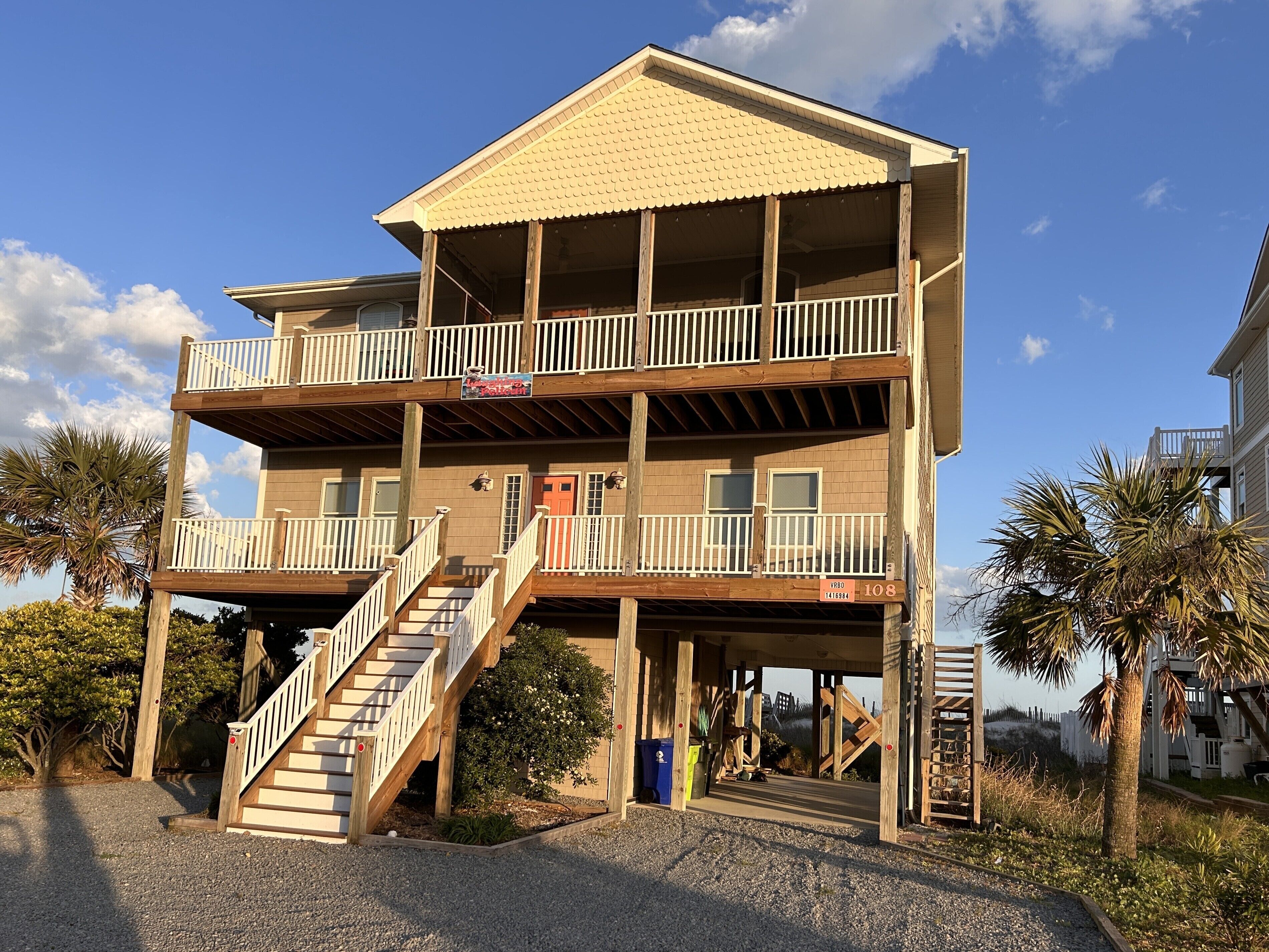 Laughing Pelican - Direct oceanfront. Amazing views! Huge decks, hot tub!