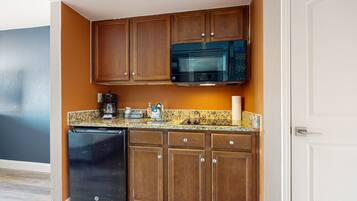 Fridge, microwave, stovetop, coffee/tea maker