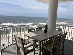 Outdoor dining - Amazing views 3bd 3ba Sleeps 12, GULF FRONT Heated Pool Hot tubs Sauna Exrsz Rm (Gulf Shores)
