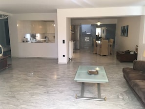 Living room - Stunning 4-bed Villa in Lagonisi Kalivia Thorikou (Saronikos)