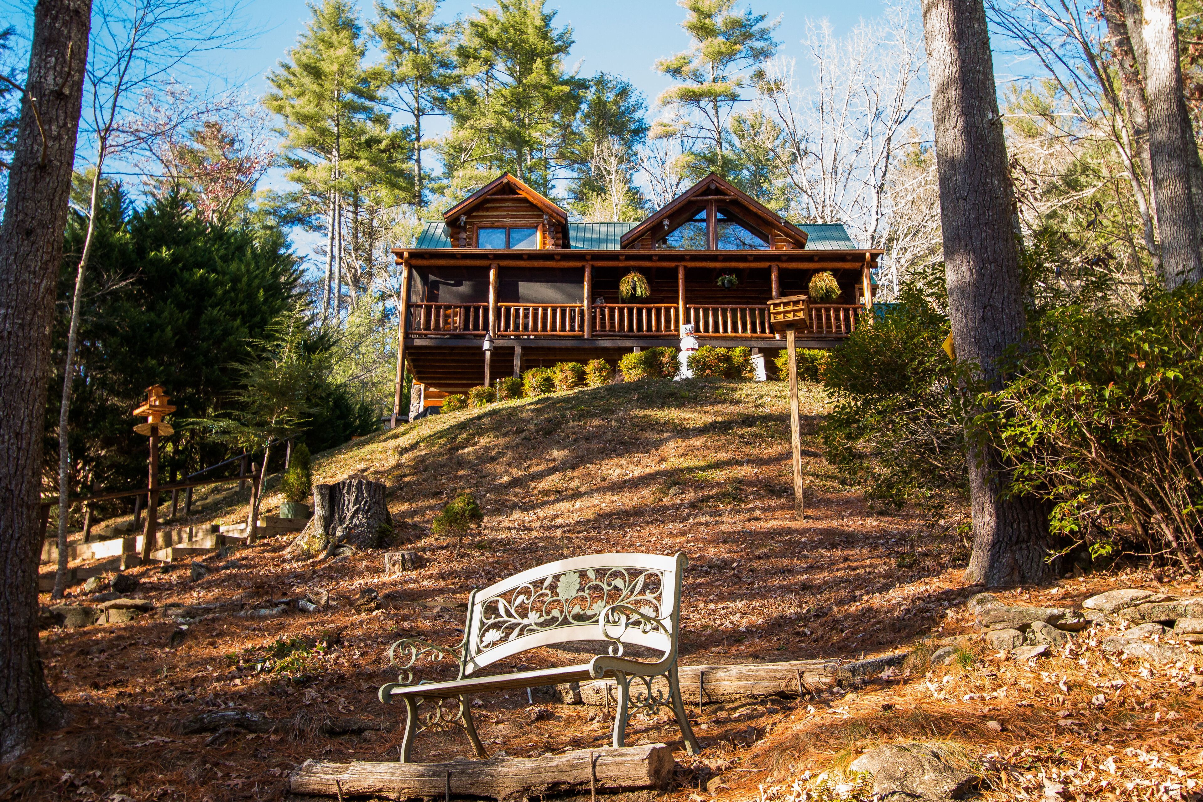 Lovely Genuine Log Cabin overlooking the Toccoa River nestled in the N GA Mtns