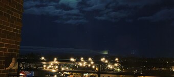 Gorgeous Modern but Cozy -2B2B Condo -Broadway Downtown Saratoga!