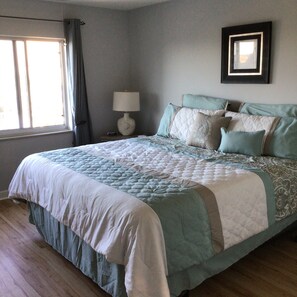 2 bedrooms, in-room safe, iron/ironing board, free WiFi