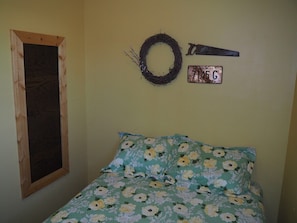 1 bedroom, free WiFi, bed sheets - NEW!  Village of Hope - Cabin #12 (Ava)