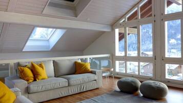 Fernseher, Tischfußball