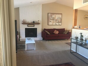 Living area - WaterFront-House on the Lake (Mesa)