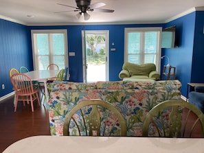 TV - Four bedroom home and short walk to the beach! (Pine Knoll Shores)