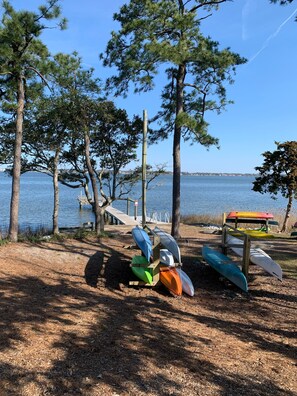 Beach nearby, sun loungers, beach towels