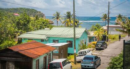 Francein's 1BR Apartment Suites **Spencer**