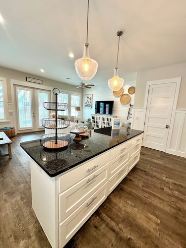 Salty Air Retreat~Vacation home w/heated pool~Sleeps 12~Steps to beach access!