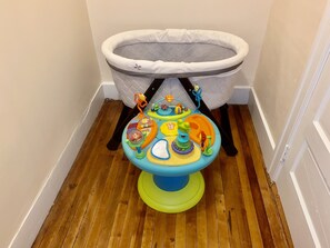 Children's area - Spacious family friendly 3BR 1st FL apt. Kelly SQ, collages & universities  (Worcester)