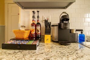 Fridge, microwave, oven, stovetop - Spacious family friendly 3BR 1st FL apt. Kelly SQ, collages & universities  (Worcester)