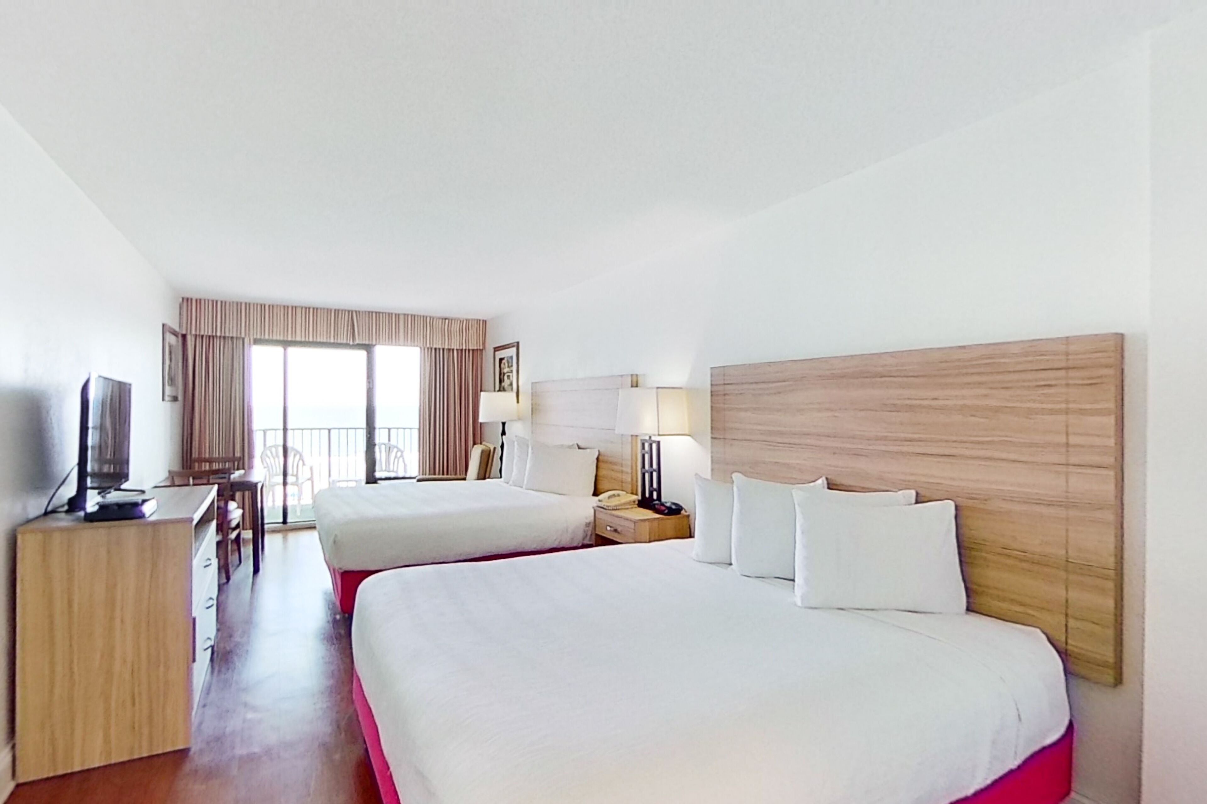 4th-Floor, Oceanfront, Snowbird-Friendly Studio w/ WiFi, AC, Pool/Hot Tub
