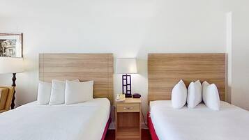 Iron/ironing board, Internet, bed sheets