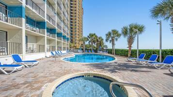 Een verwarmd zwembad