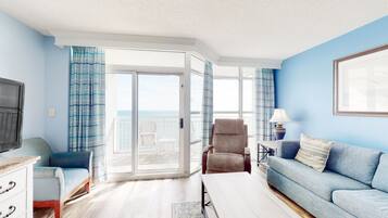 Een televisie, een dvd-speler en een filmbibliotheek