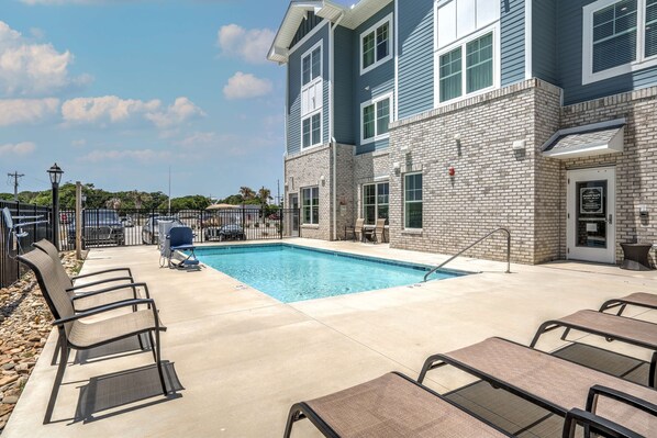 Seasonal outdoor pool