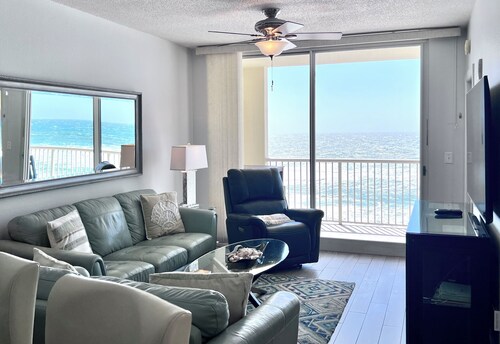 This is the one! Beachfront 6th floor. Beachfront Master & Balcony @ Majestic!