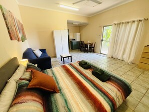 TV - Welcome to Croc View! (Kununurra)