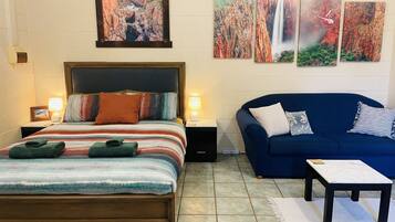 1 dormitorio, tabla de planchar con plancha, wifi gratis y ropa de cama