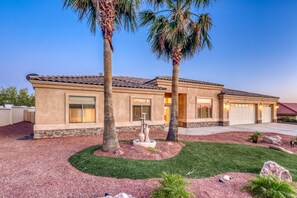 Exterior - "A MUST STAY!" Prime Location- Residential Estates area of Lake Havasu City. (Lake Havasu City)