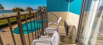 2nd-floor oceanfront studio with pool, lazy river & hot tub