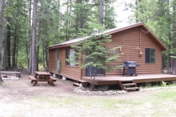 Cabin in The Woods! Front of cabin from driveway/road