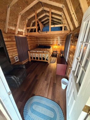 3 bedrooms, travel cot, free WiFi, bed sheets - Escape to Priest Lake! Cabin in the woods! Air Conditioning and WiFi!! (Nordman)