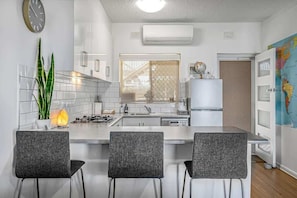 Fridge, microwave, oven, stovetop - Beachfront self contained upstairs apartment (Semaphore)