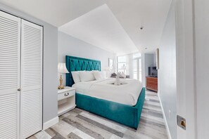 2 多间卧室、熨斗/熨衣板、上网接入、床单